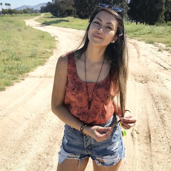 ≡ Matte Black Eastwood Necklace - Picture 3 of 7