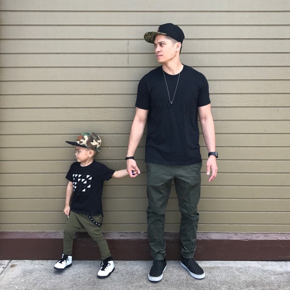 ≡ Matte Black Eastwood Necklace - Picture 2 of 7