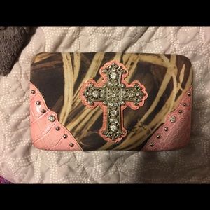 Women's camp snap wallet