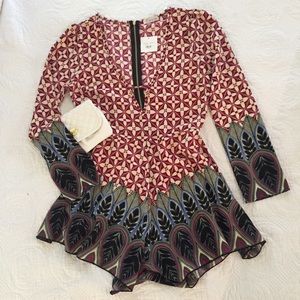 FLASH SALE🛍 NWT❤flattering long sleeve romper