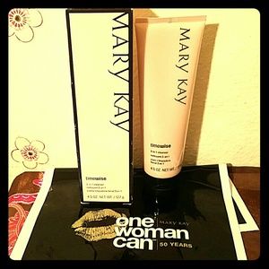 Mary Kay 3-in1 facial cleanser