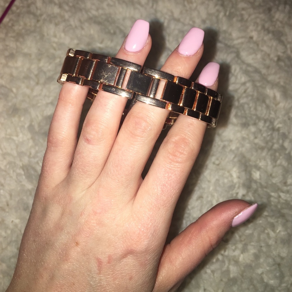 Gold studded watch - Picture 2 of 4