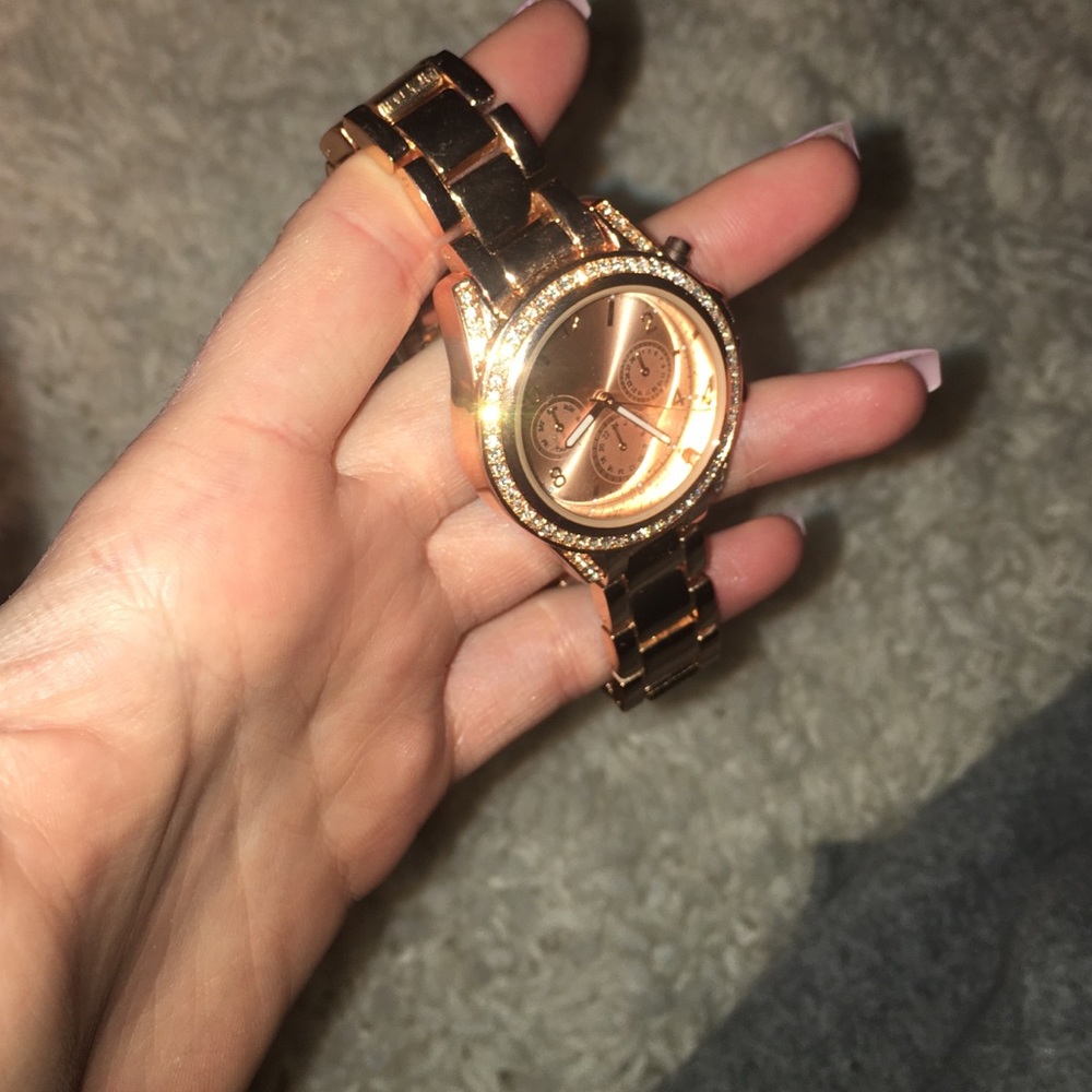 Gold studded watch - Picture 3 of 4