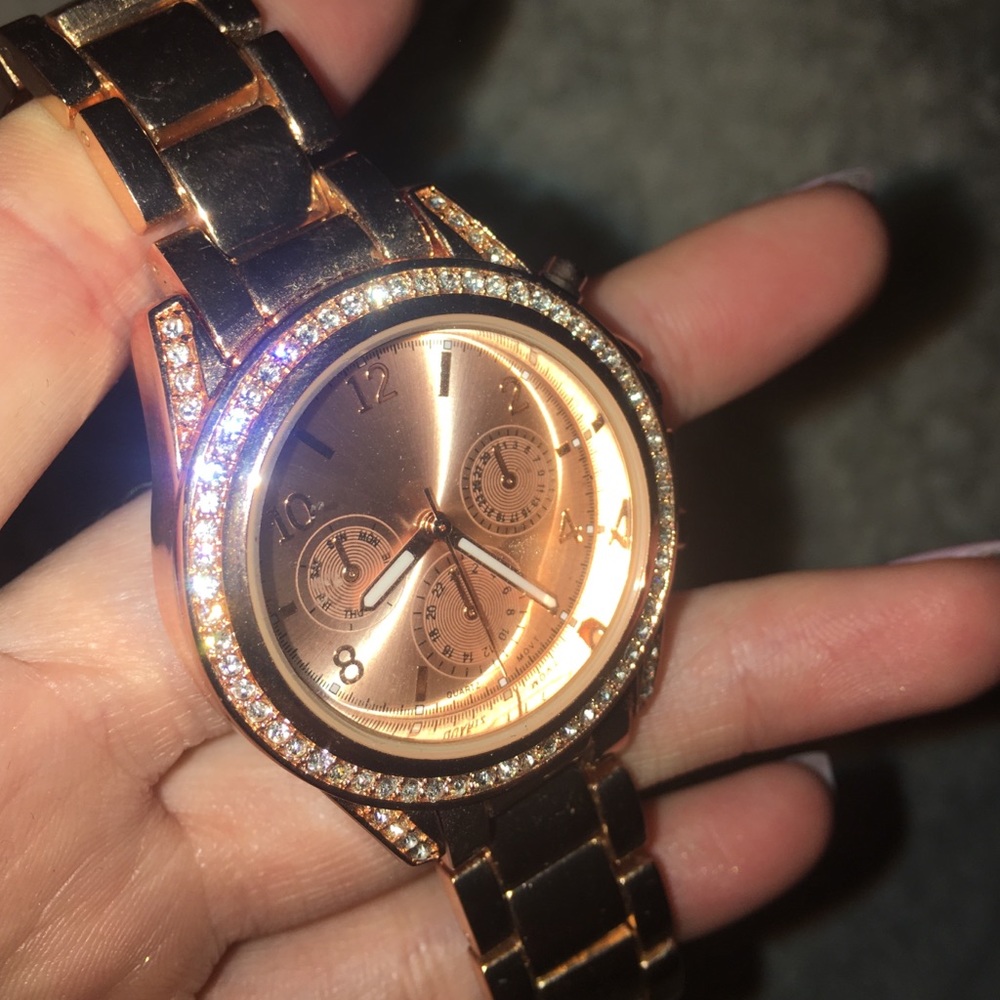 Gold studded watch - Picture 4 of 4