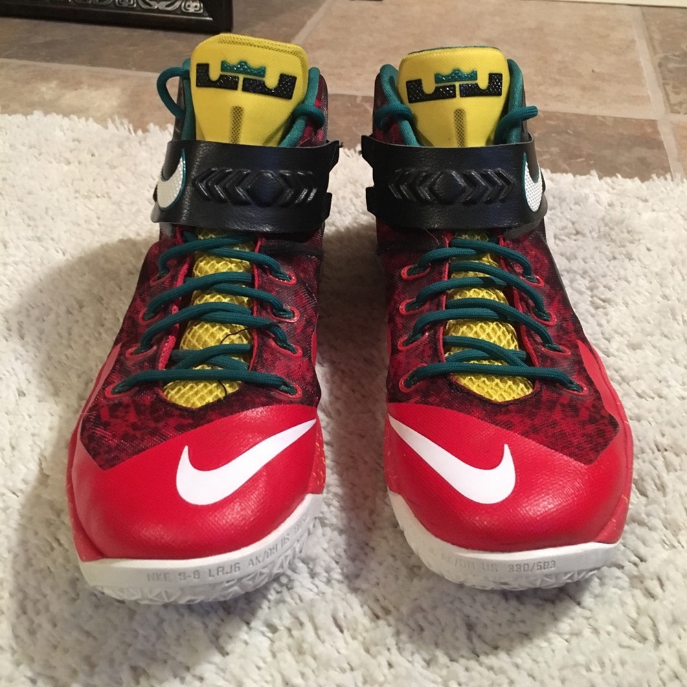 LEBRON 8 SOLIDER "CHRISTMAS PACK"