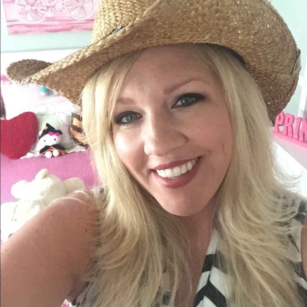 Meet your Posher, Debbie