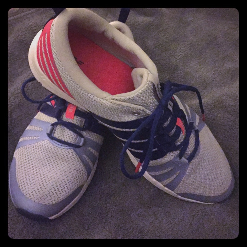 💗SALE!!💗New Balance tennis shoes. Size 8.5💗