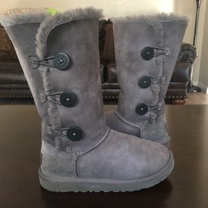 UGGs Bailey Triple Button size 2