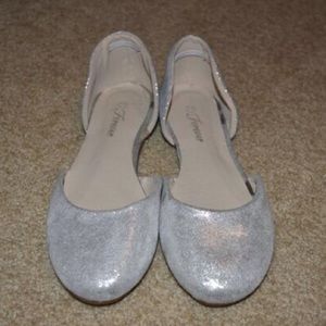 Shimmery silver flats, 7.5 but run large