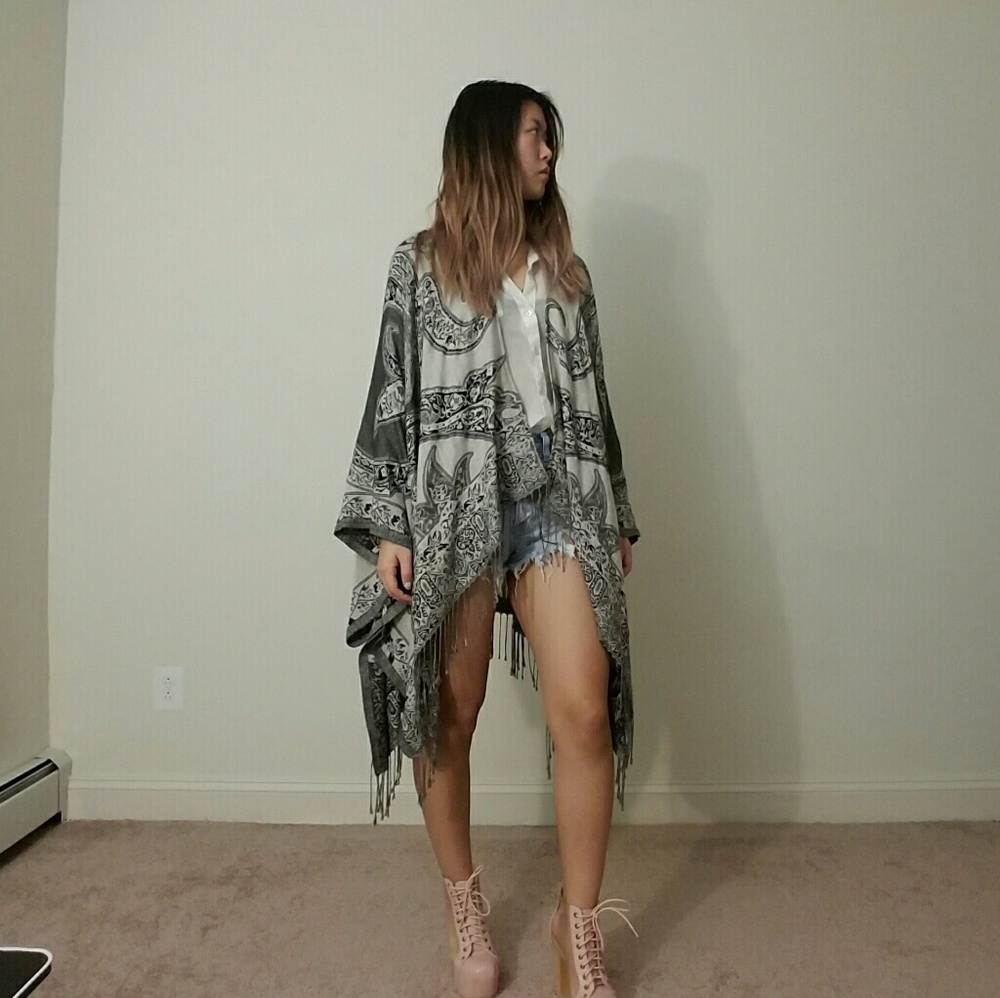 Reversible patterned kimono
