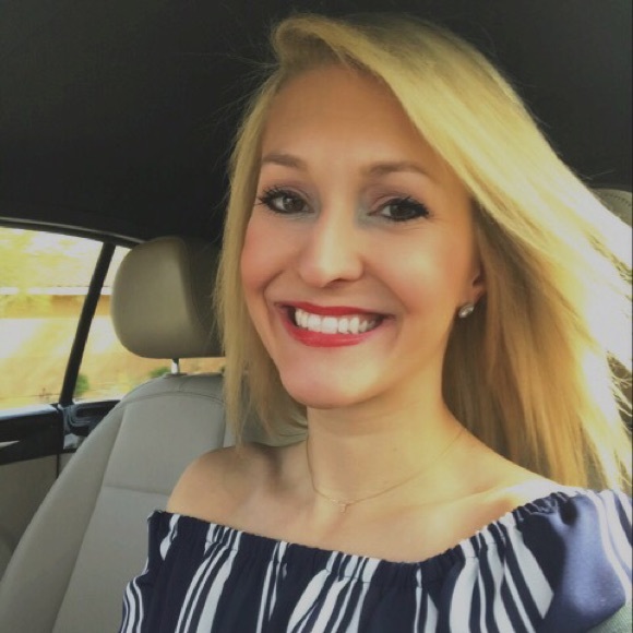 Meet your Posher, Jessica - Picture 1 of 3