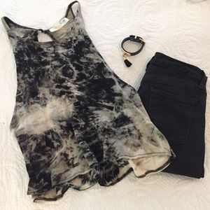 💥Last Chance! NWOT Black & white tie dye crop top