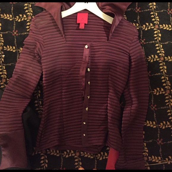 Top - Picture 2 of 2