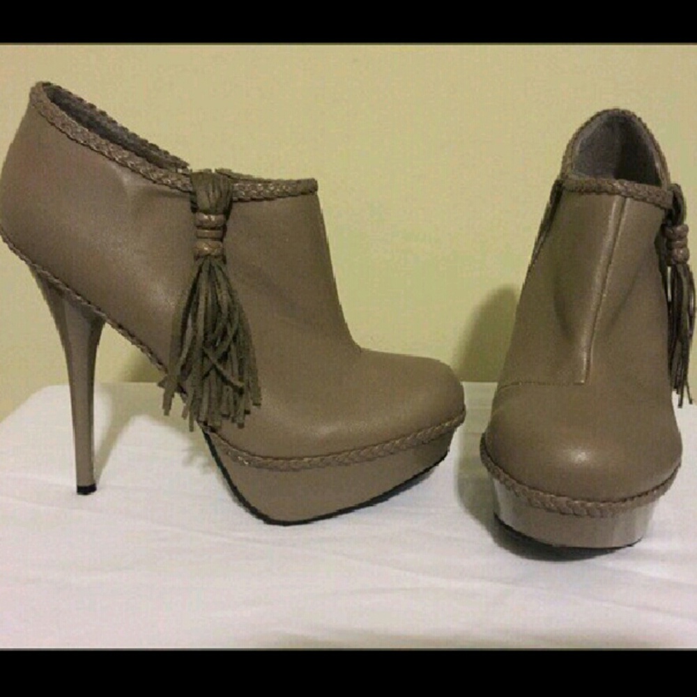 Stylish Dollhouse booties!