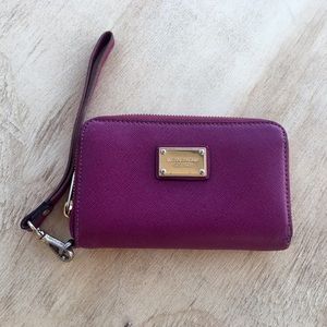 Michael Kors Small Pink Wallet Gold details