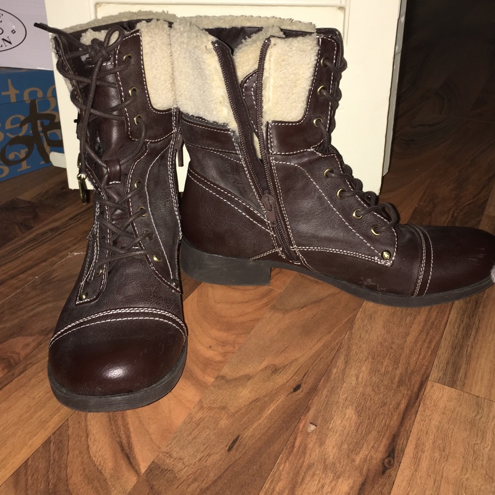 GUESS winter boots