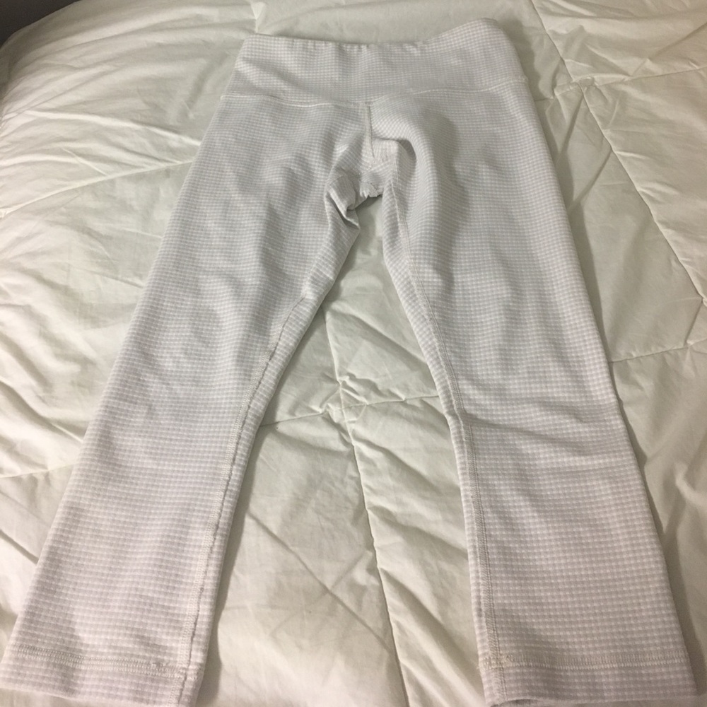Lululemon under under crops size 2