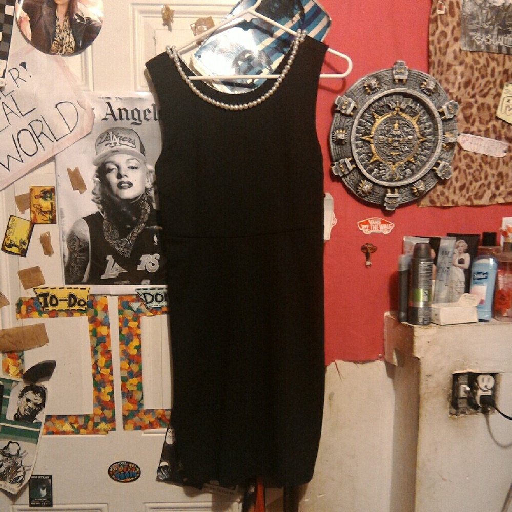 SOLDrockabilly black dress with white pearl collar