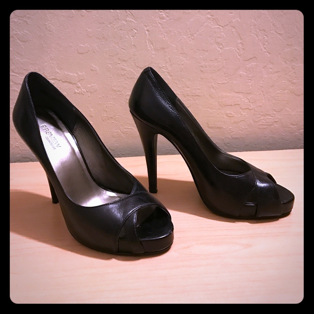 PREVIEW INTERNATIONAL PEEPTOE PUMPS