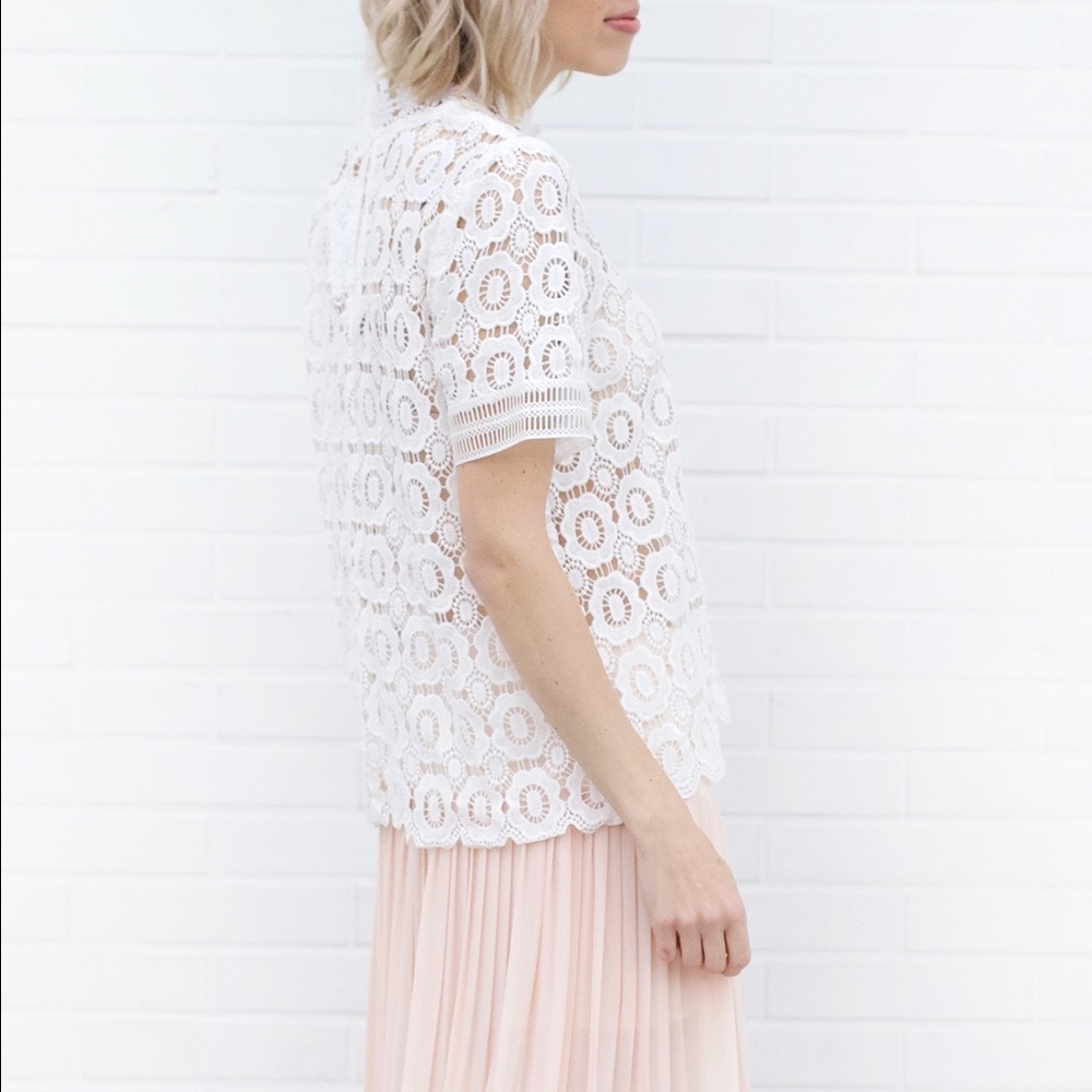 💕Host Pick!💕Flower Lace Detail Top - White - Picture 2 of 4