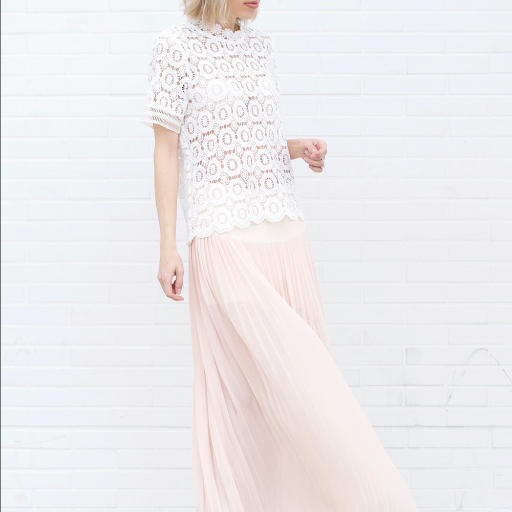 💕Host Pick!💕Flower Lace Detail Top - White - Picture 3 of 4