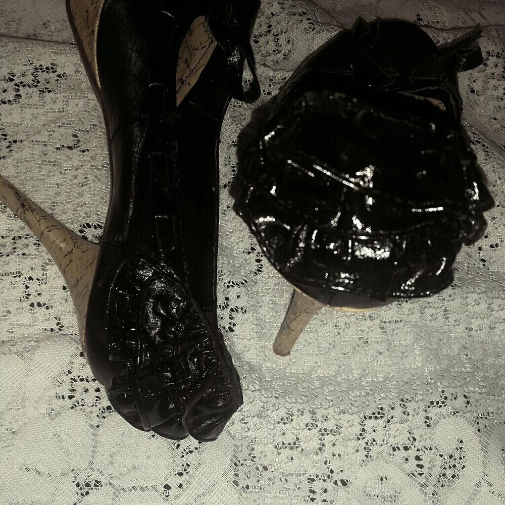 Black Ruffle Stilettos - Picture 3 of 4