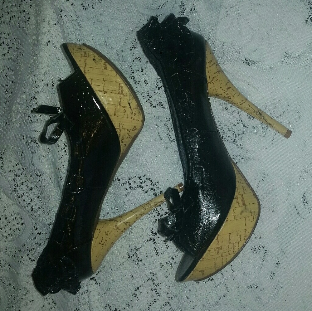 Black Ruffle Stilettos - Picture 4 of 4