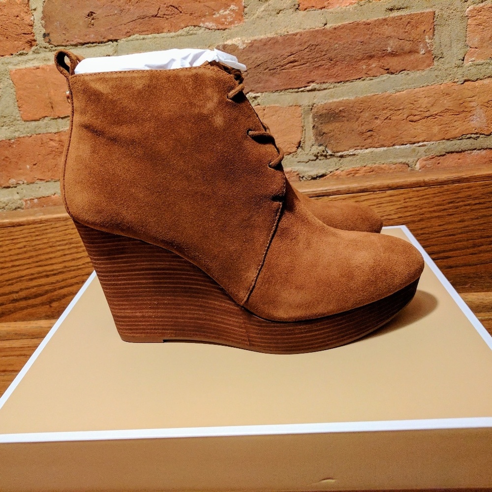 NIB Michael Kors Sz 8 Tan Pierce Platform Booties