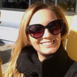 Meet your Posher, Elise