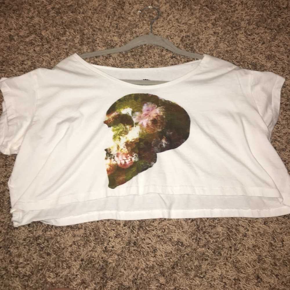 Urban Outfitters white crop top w/ colorful skull!