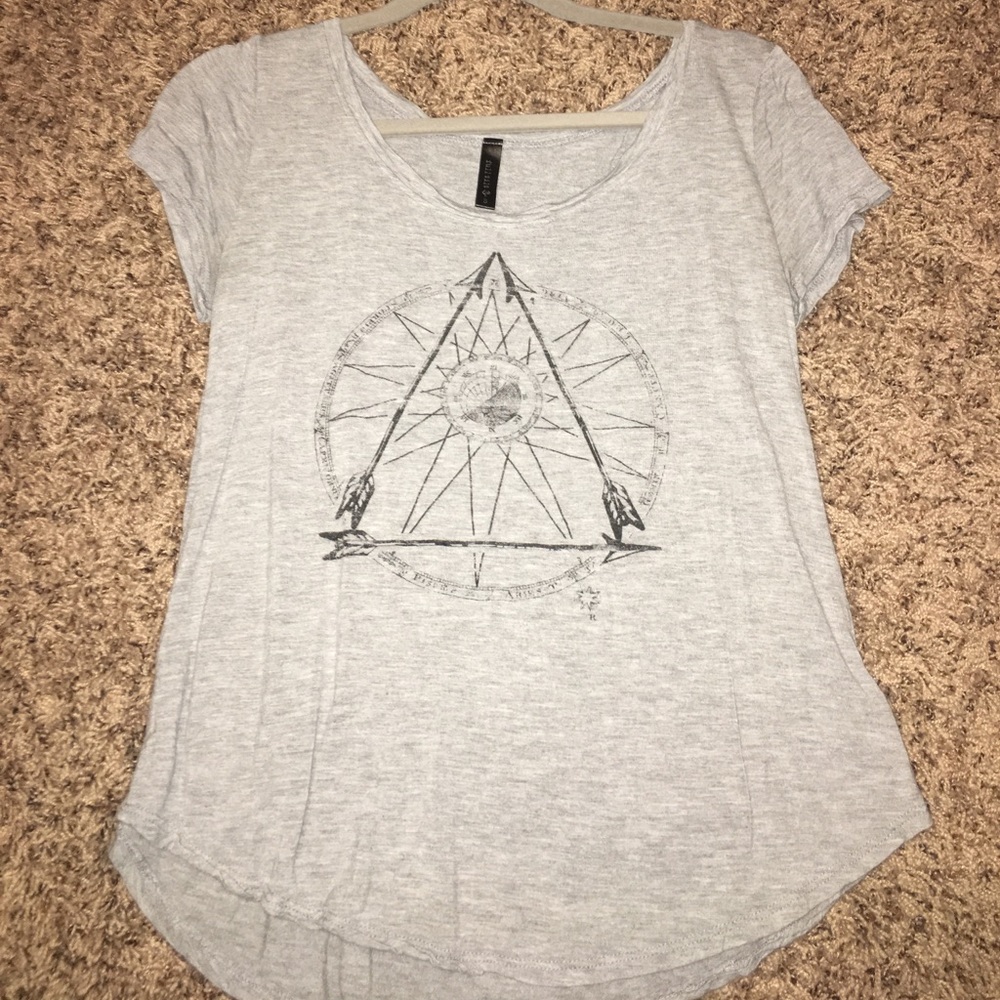 Grey compass tshirt, super comfy!