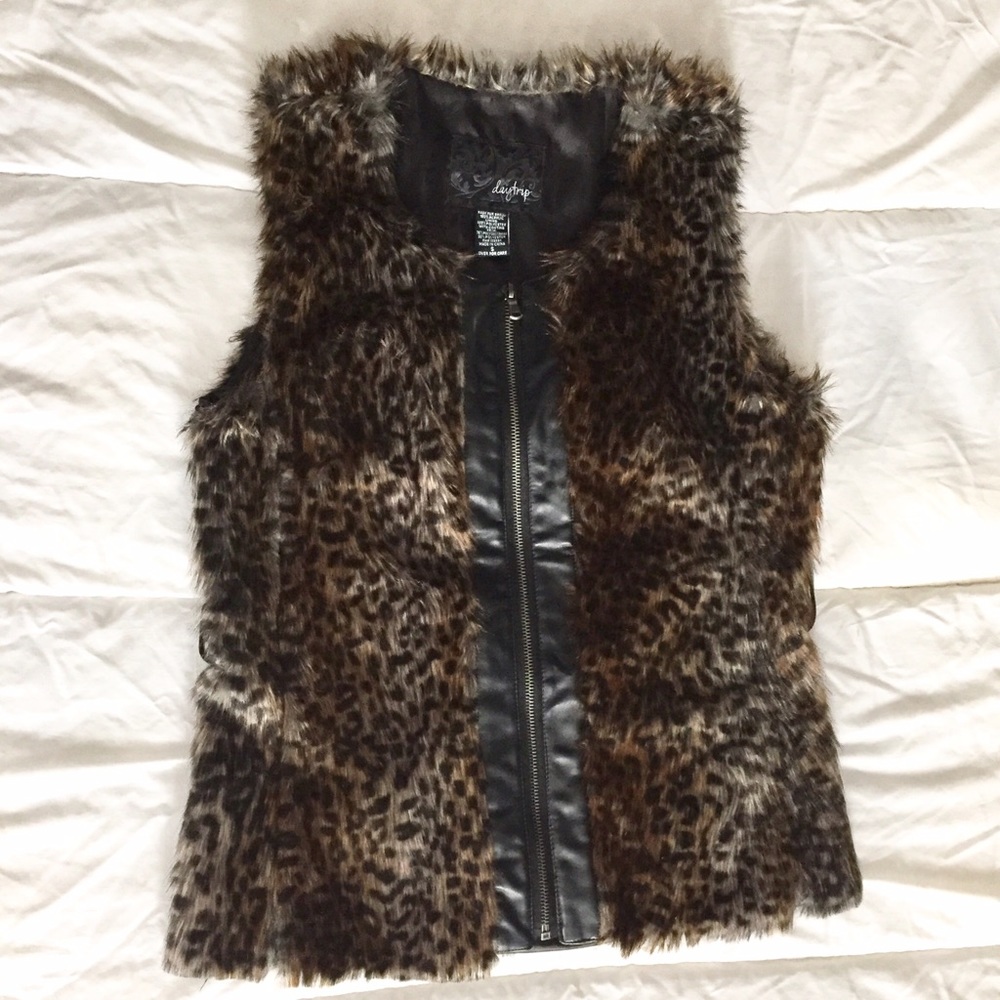 Daytrip Faux Fur Animal Print Vest Small Zip