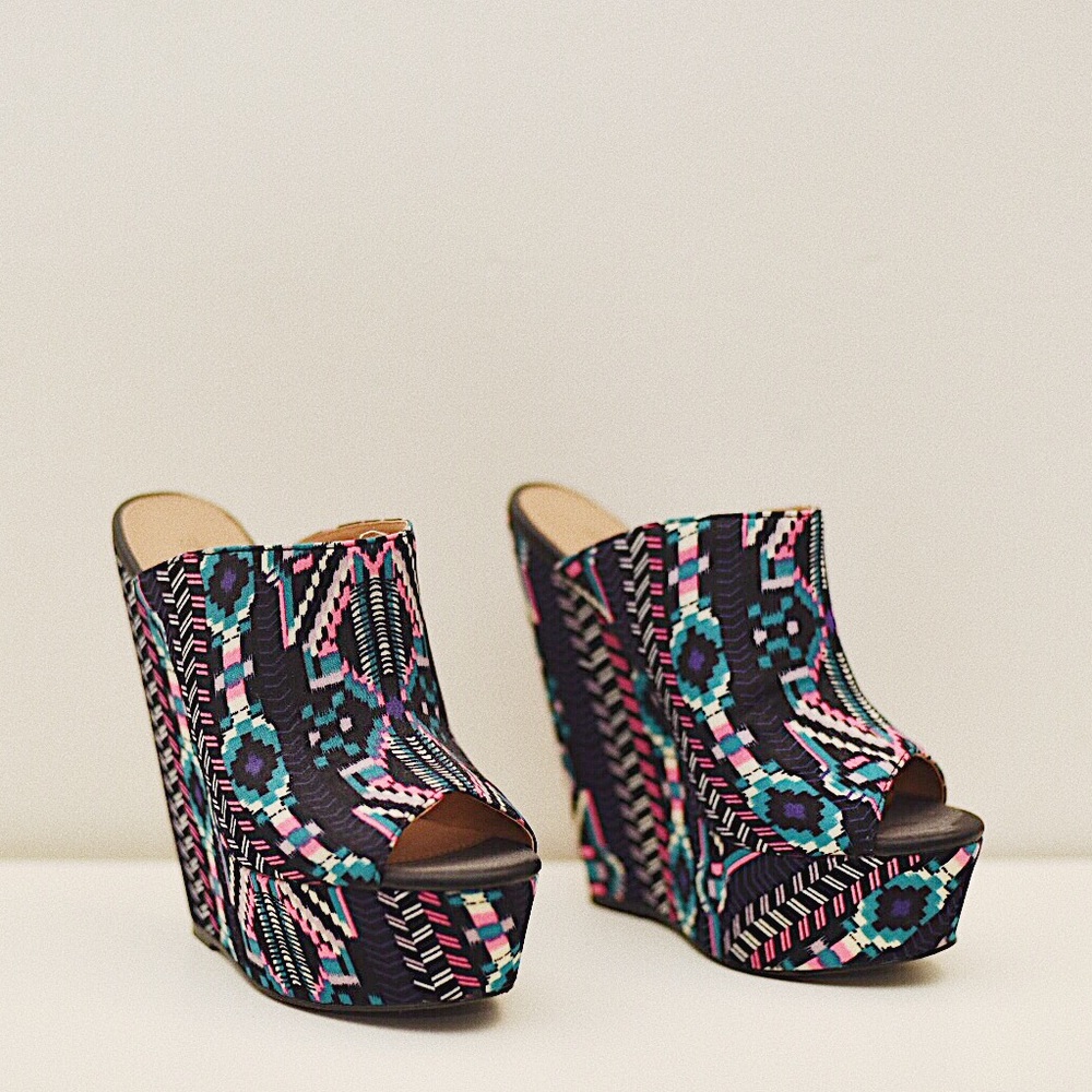 FLASH SALE! platform wedges with woven detail