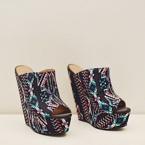 FLASH SALE! platform wedges with woven detail