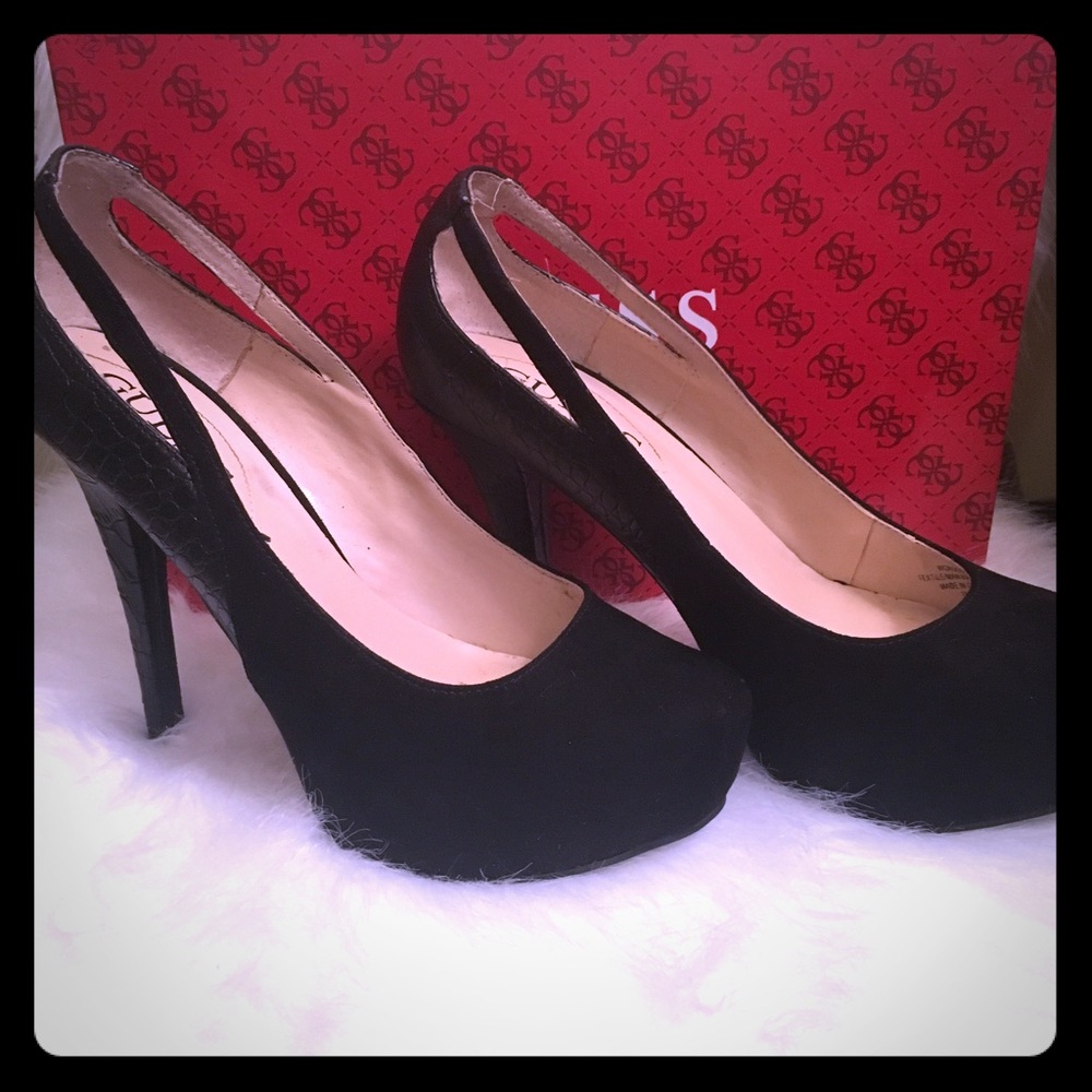 Guess black pumps