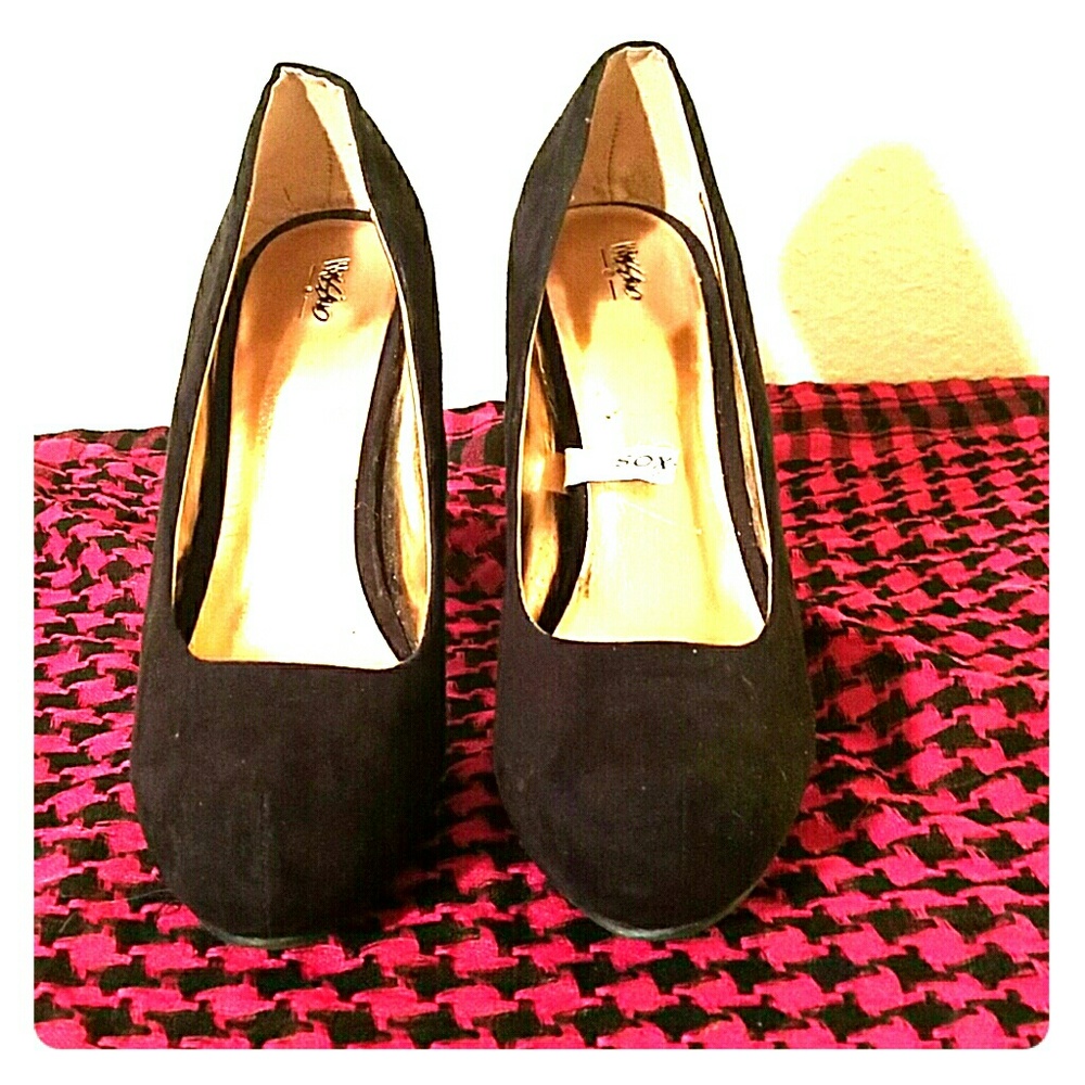 Mossimo black suede heels,