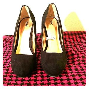 Mossimo black suede heels,