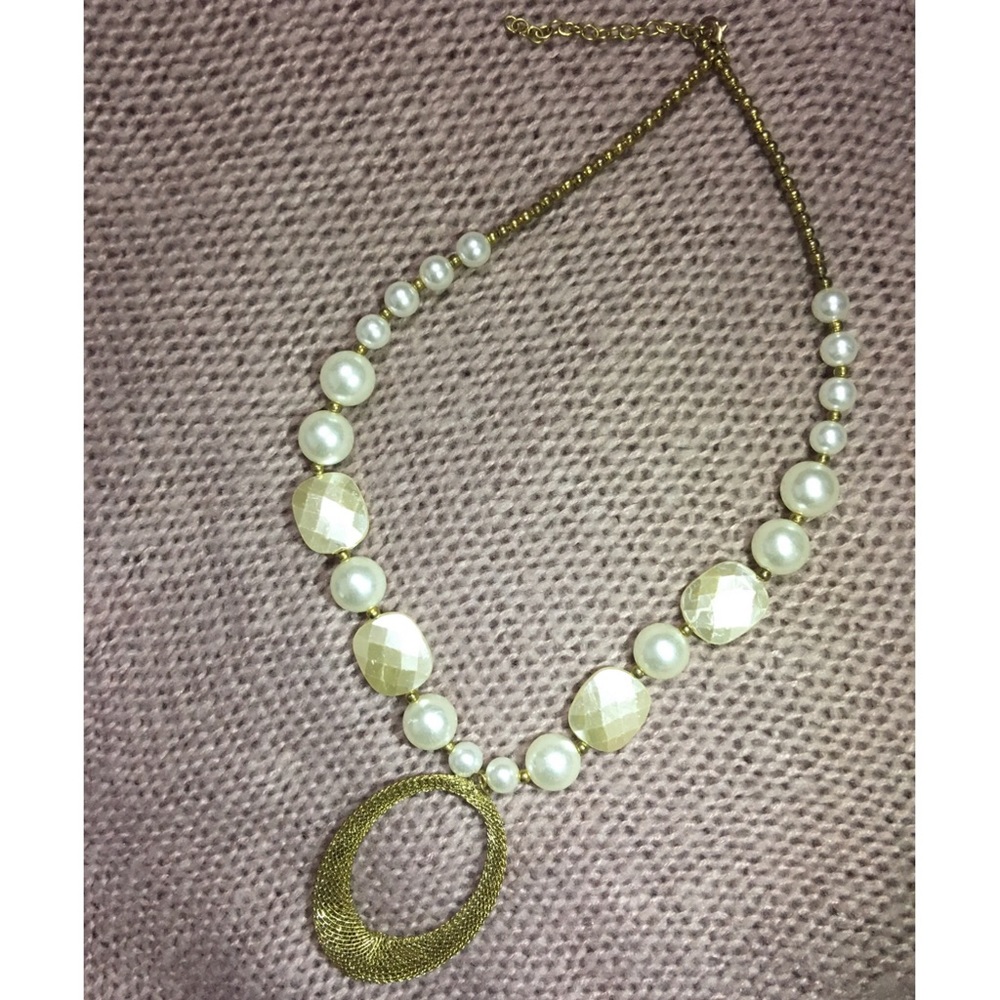 1 piece White and golden necklace