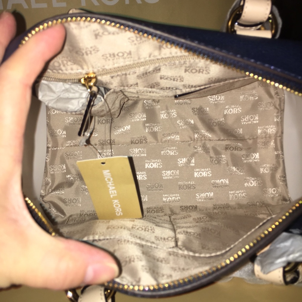 🆕MK Grayson satchel navy leather - Picture 3 of 4