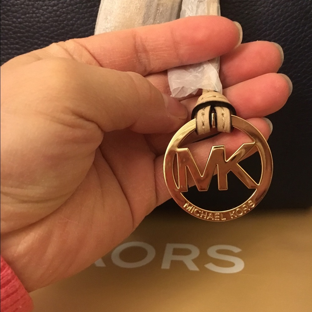 🆕MK Grayson satchel navy leather - Picture 4 of 4