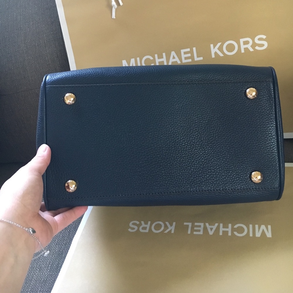 🆕MK Grayson satchel navy leather - Picture 2 of 4