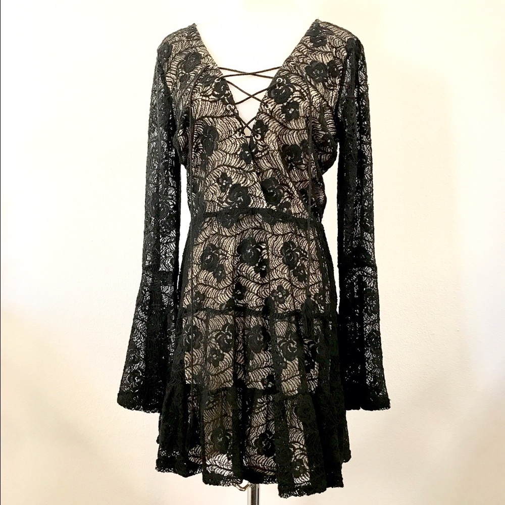 Gorgeous lace lulumari dress medium
