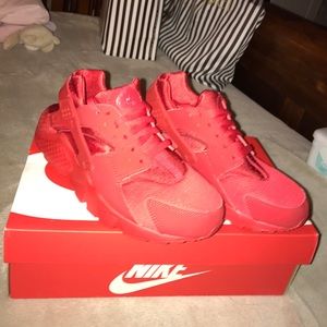 Nike Huarache Run size 7y