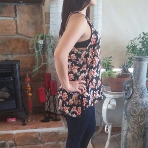 PAPER CRANE 🎉50% off shipping on 2🎉Floral Top