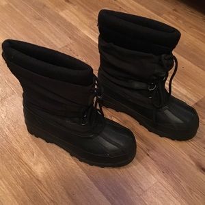 Black Yukon snowboots