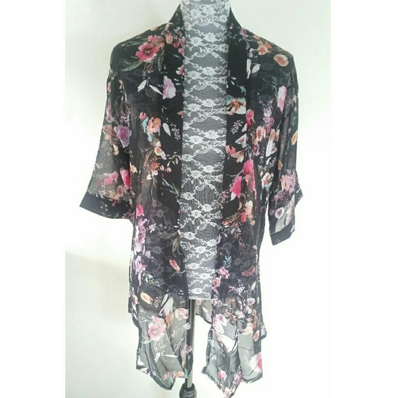 Last One! 🌸 Floral Kimono - Picture 2 of 4