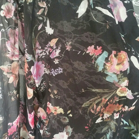 Last One! 🌸 Floral Kimono - Picture 3 of 4