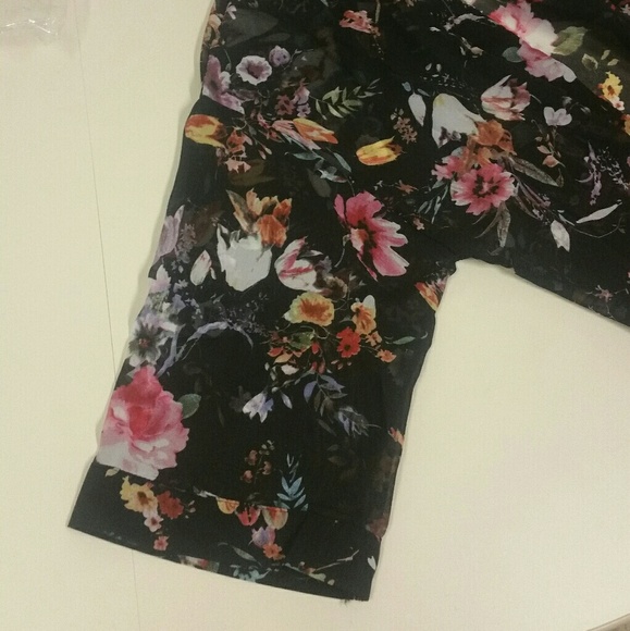 Last One! 🌸 Floral Kimono - Picture 4 of 4