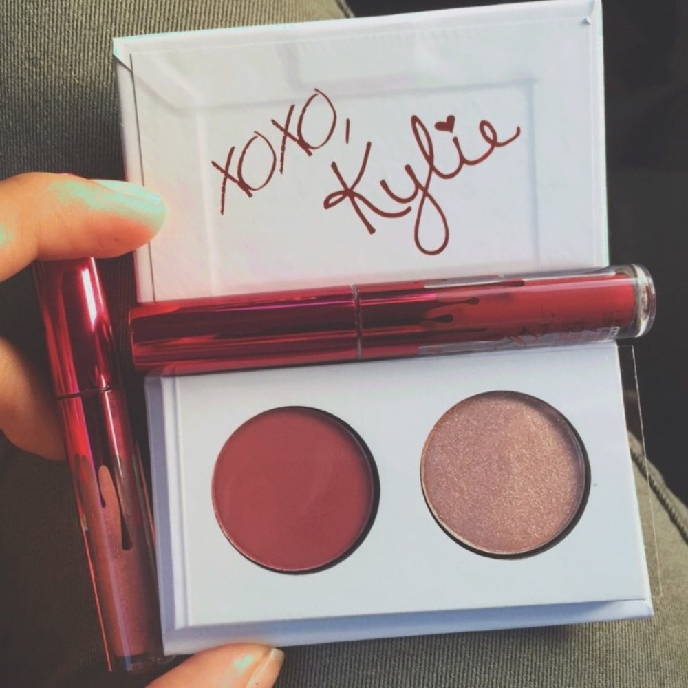 kylie cosmetics smooch mini kit