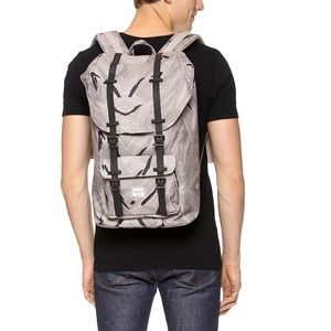 Herschel little america geo print
